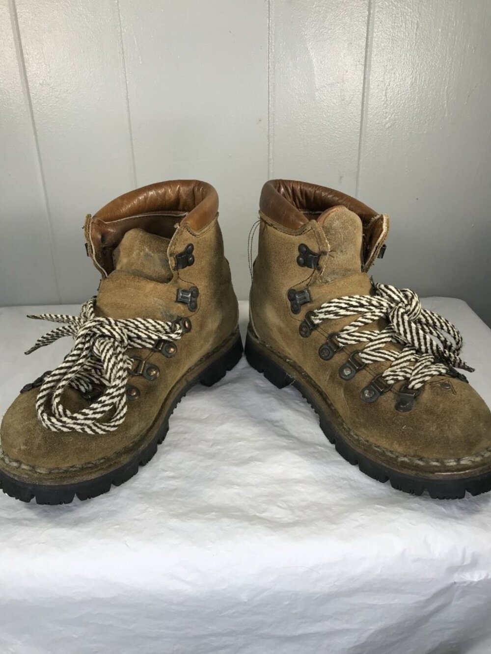 Vintage Kinney Colorado Mountaineering Hiking Boots Suede Made in Italy US 5 D